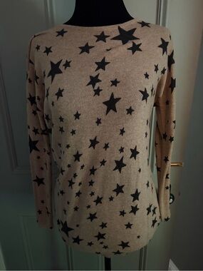 Women’s Star-Print Long Sleeve Sweater  comfy brand new size s-m Suzy shier